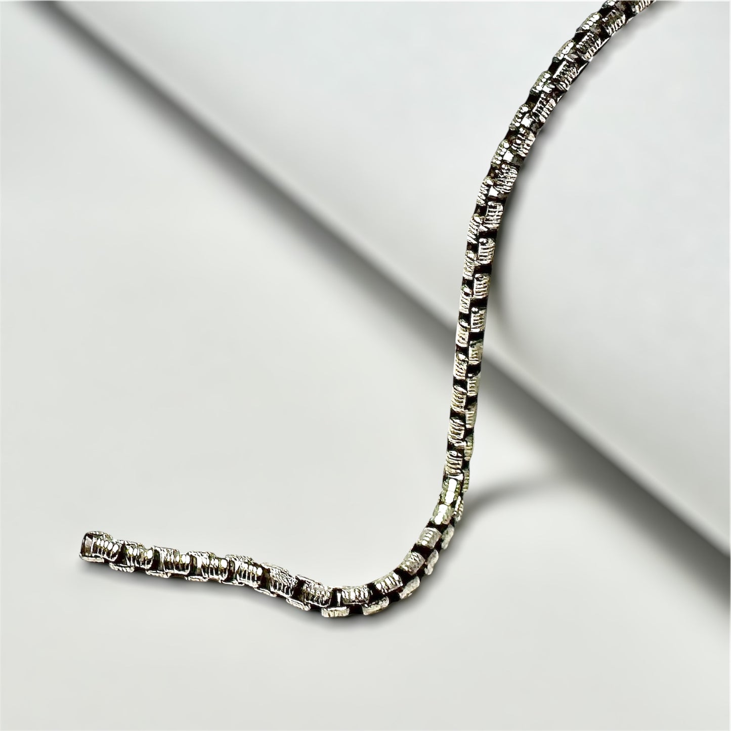 Minimal Textured Round Box Chain Bracelet