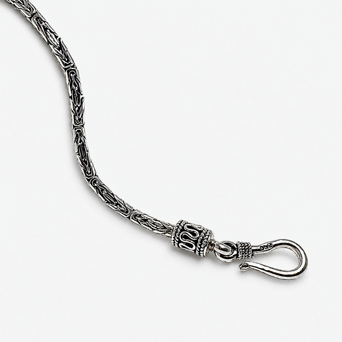 Minimal Byzantine Chain Bracelet