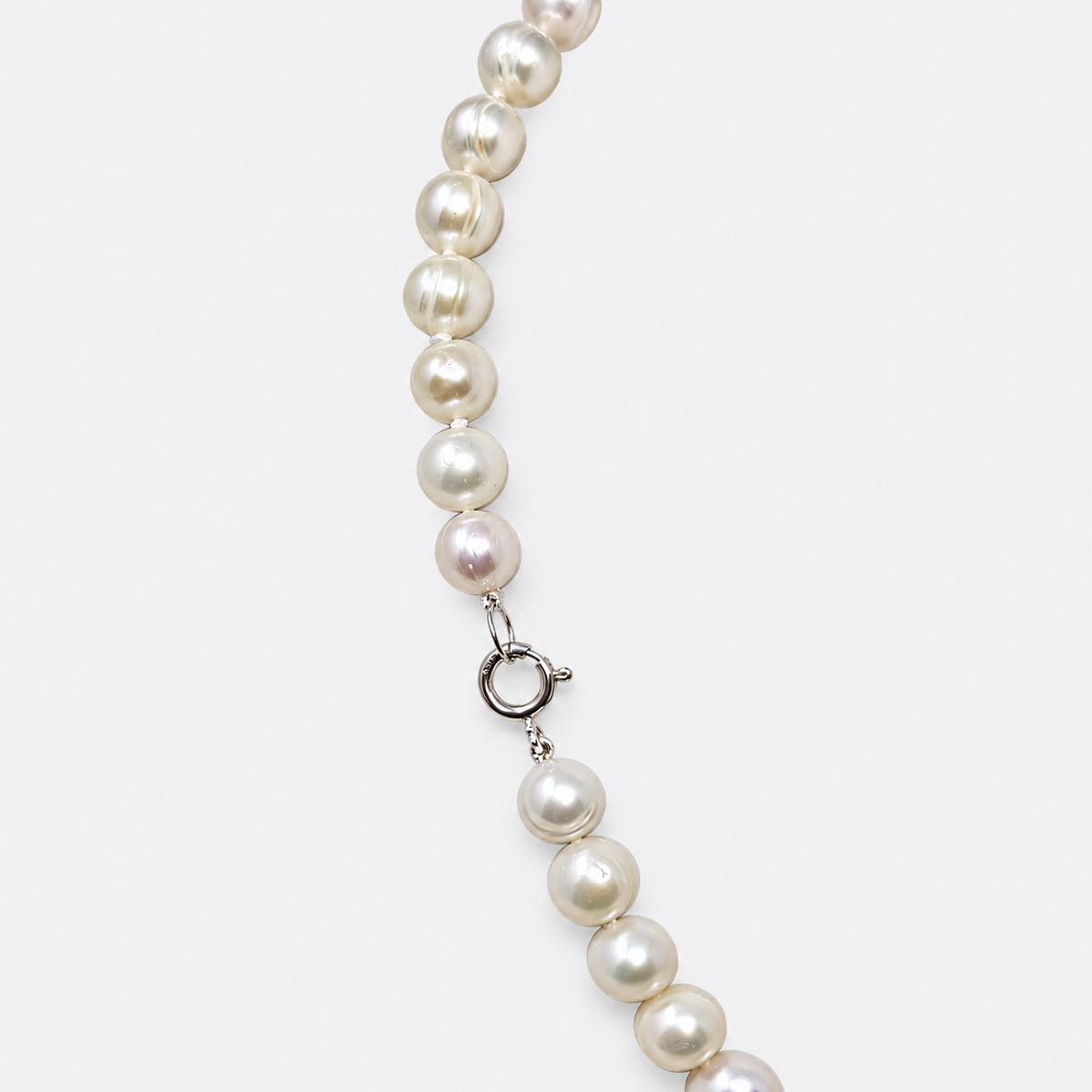 Multicolor pearl necklace spring ring clasp detail