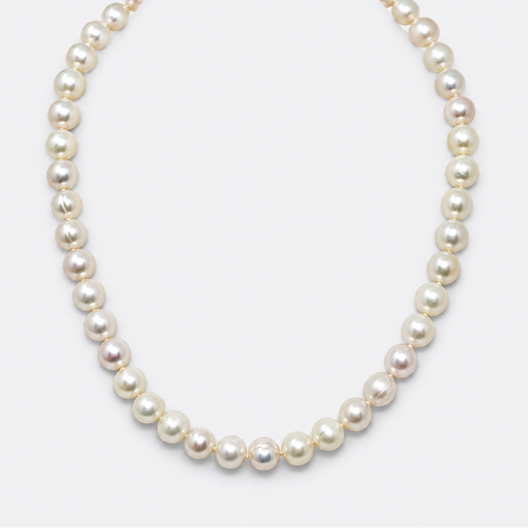 Multicolor pearl necklace strand detail