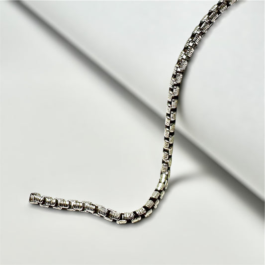 Minimal Textured Round Box Chain Bracelet