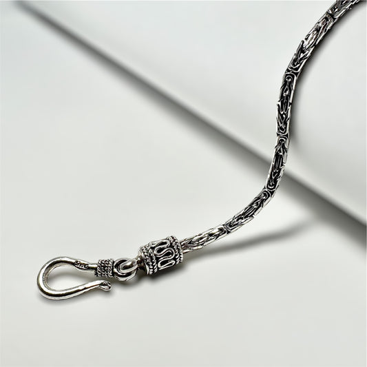 Minimal Byzantine Chain Bracelet