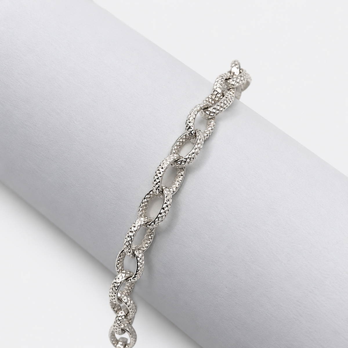 VILOS diamond-cut textured bracelet close-up