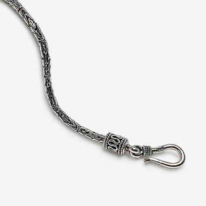 Minimal Byzantine Chain Bracelet
