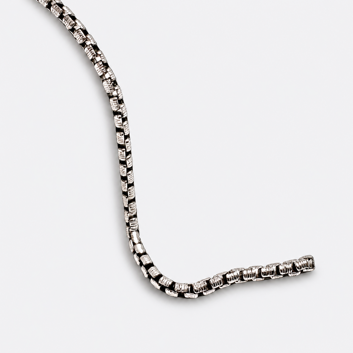 Minimal Textured Round Box Chain Bracelet