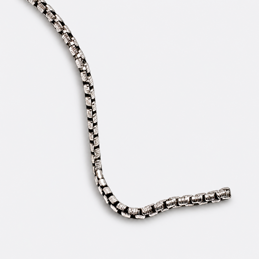 Minimal Textured Round Box Chain Bracelet