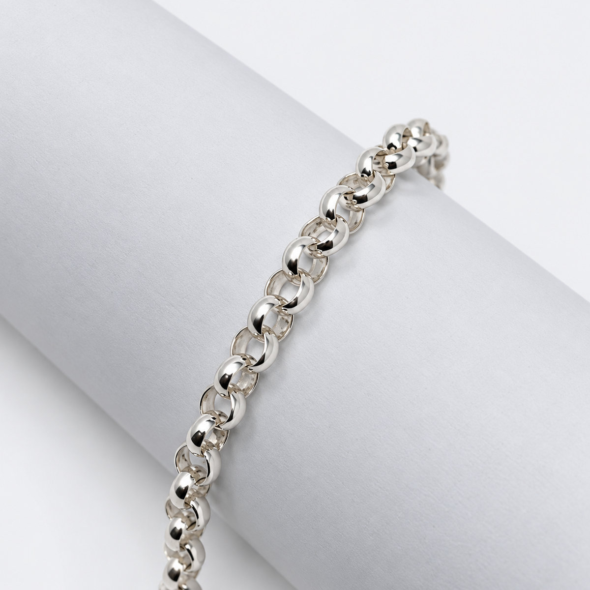 VILOS rolo link bracelet close detail