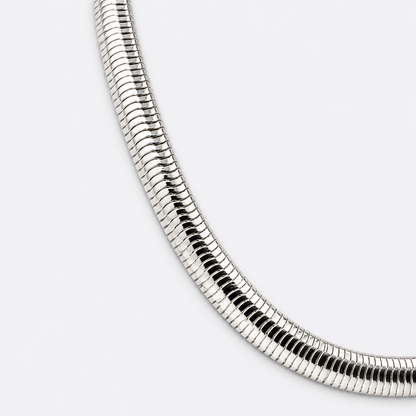 VILOS ribbed omega collar necklace chain detail