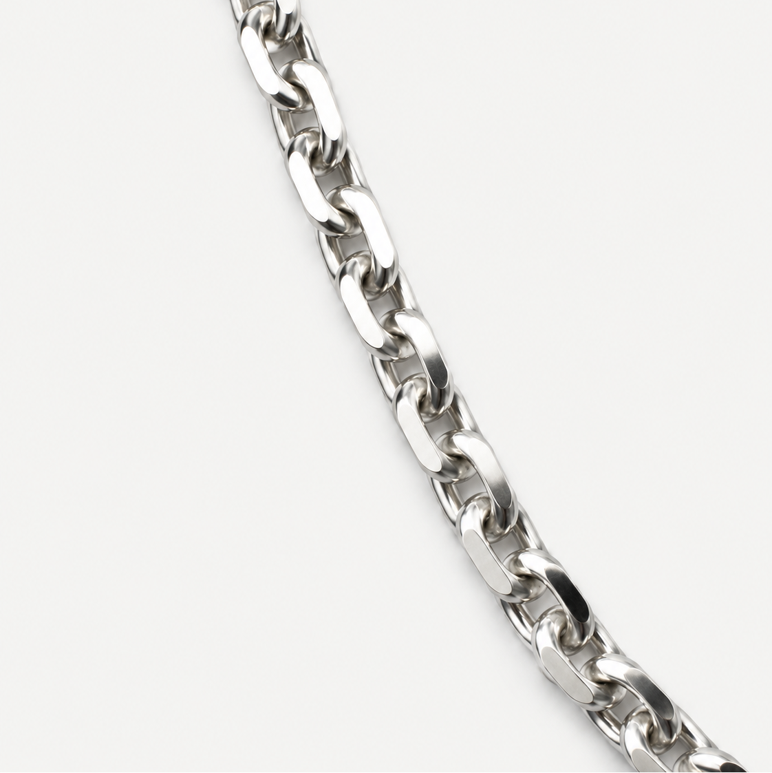 Close-up detail of the Rolo Cable Necklace