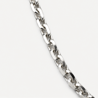 Close-up detail of the Rolo Cable Necklace