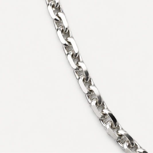 Close-up detail of the Rolo Cable Necklace