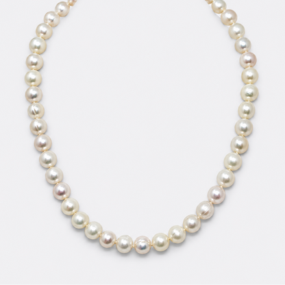 Multicolor pearl necklace strand detail