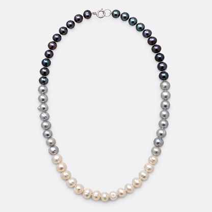 Ombré pearl necklace full strand view