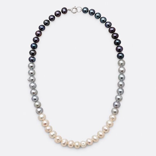 Ombré pearl necklace full strand view