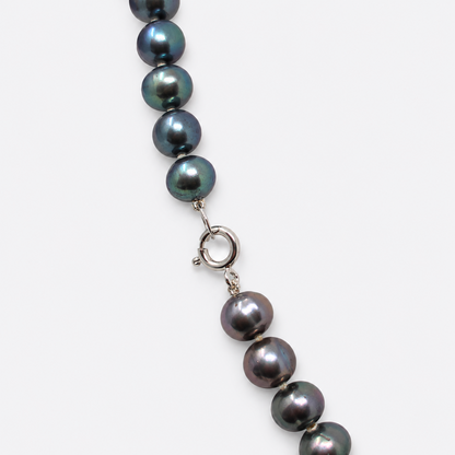 Dark iridescent pearls and clasp detail