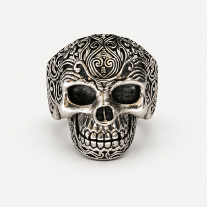 Ornate Skull Ring angled front detail